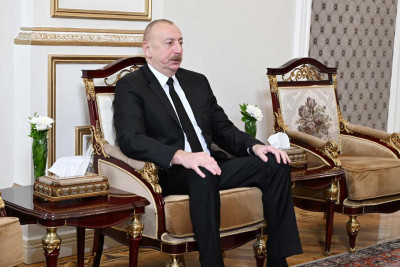 Prezident İran səfirliyinə gedib