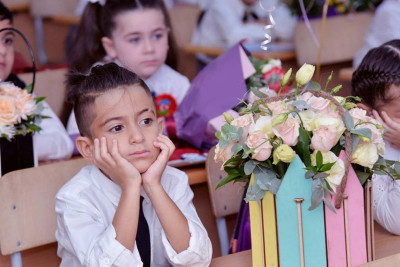 Məktəblərdə boş qalan yerlərə qəbul başlayacaq