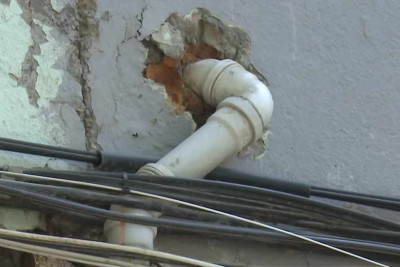 Xətaidə yaşayış binasının kanalizasiya xətti işləmir