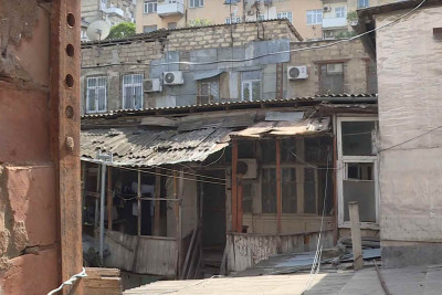 Bayılda vətəndaşlar qəzalı binada yaşayırlar