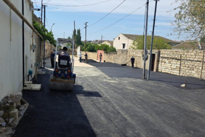 Suraxanıda daha bir küçəyə asfalt vurulur