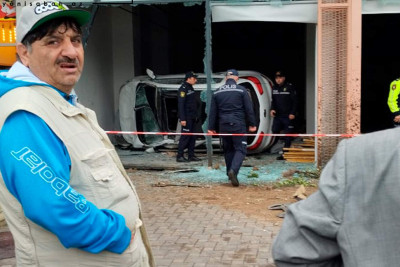 Nərimanovda ağır qəza: avtomobil obyektə “girib” – VİDEO