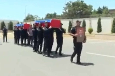 Bakıdakı silahlı insidentdə qətlə yetirilən polislərdən biri dəfn edilib
