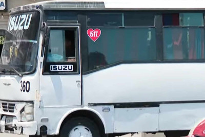 Avtobuslarda kondisionerlər işə salınmır: sürücülər qapısı açıq hərəkət edirlər