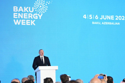 İlham Əliyev Bakı Enerji Həftəsinin açılışında iştirak edir