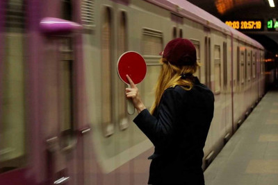 Metroda sərnişin dünyasını dəyişib