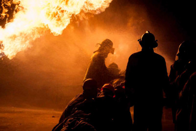 Bakının mərkəzində yerləşən yeni tikilidə yanğın olub