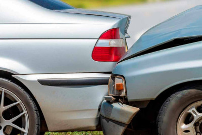 Qaradağda sükan arxasında yatan sürücü qəza zamanı ölüb