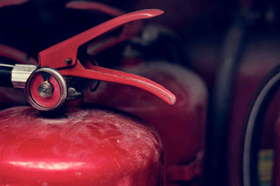 Səbaildə mağazada olan skuter yanıb