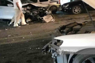 Binəqədidə 3 avtomobil toqquşub