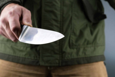 Maştağada kişi öz qaynını bıçaqlayıb