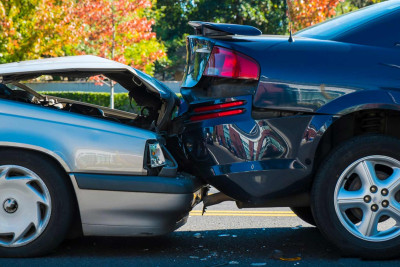 Binəqədidə 2 avtomobil toqquşub