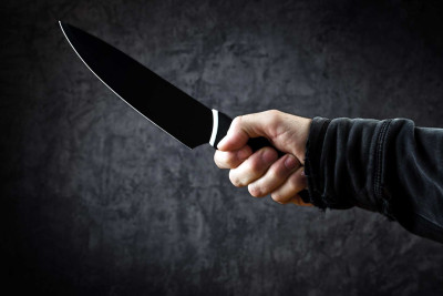 “20-ci sahə”də 23 yaşlı qadını həyat yoldaşı bıçaqlayıb