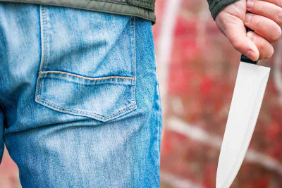 Şağanda qohumu 18 yaşlı gənci bıçaqlayıb