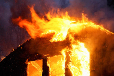 Binəqədidə tövlədə yanğın olub