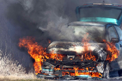 Sabunçuda “Mercedes” yanıb