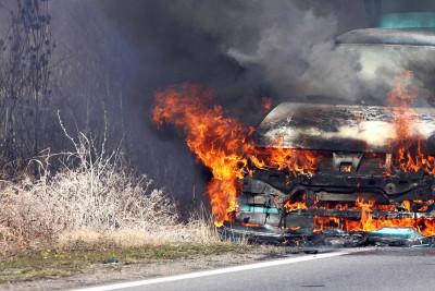 Nəsimidə avtomobilin batareyası yanıb