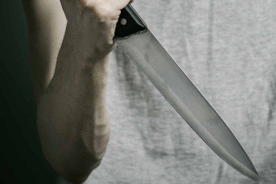 Ramanada gənc nişanlısı ilə mübahisə etdikdən sonra özünü bıçaqlayıb