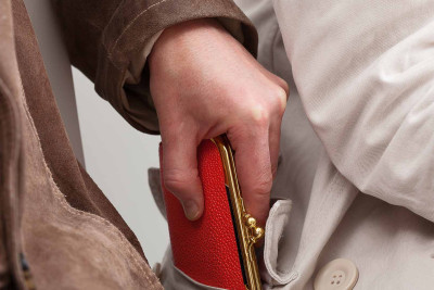 Binəqədidə bir qadından pul oğurlanıb