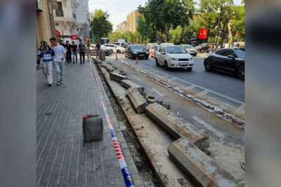 Bakıda piyada səkiləri genişləndirilir