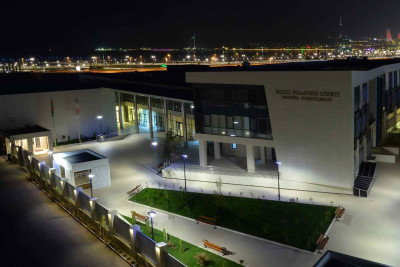 Bakının tanınmış lisey bağlanıb