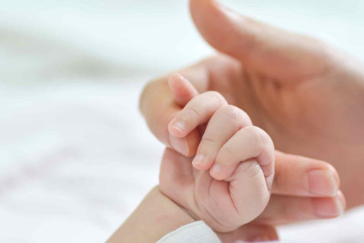 Avtoqəzaya düşən körpə xəstəxanada ölüb