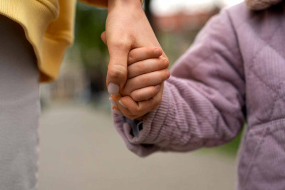 Binəqədidə gənc qadın qızı ilə evdən çıxaraq geri qayıtmayıb