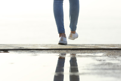 Yasamalda 21 yaşlı qız özünə qəsd edib