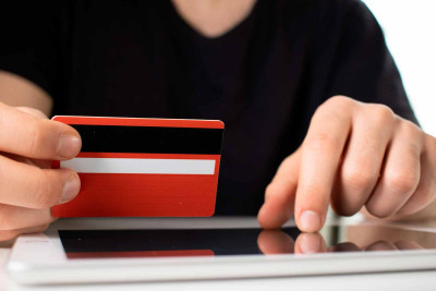 Yasamalda sakinin kartından pul oğurlanıb