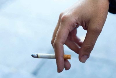 Sevgilisinin dodağını siqaretlə yandıran şəxs həbs edilib