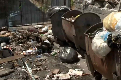 “Ətçilər”də söküntüdən sonra antisanitariya yaranıb