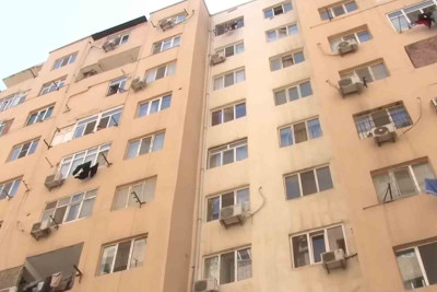 Xırdalanda balkondan atılan qızın videogörüntüləri yayılıb - YENİLƏNİB - VİDEO