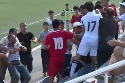 “Zirə” – “Neftçi” oyununda məşqçi döyülüb