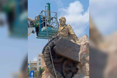 Milli Qəhrəmanın heykəli üzərində bərpa-təmizləmə işləri aparılır