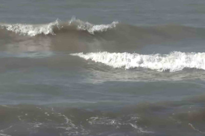 Paytaxtda dənizdə batan insan xilas olunub