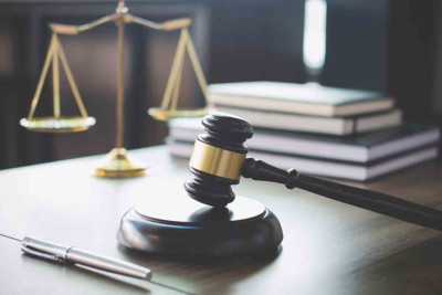 Ahıl atasını öldürməkdə şübhəli bilinən kişinin məhkəməsi başlayır