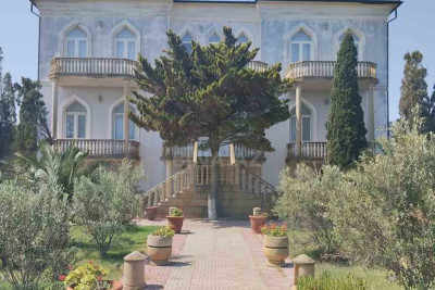 Şüvəlanda yerləşən villa 17 milyona satışa çıxarılıb