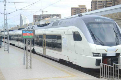 İsveçrədən Bakıya elektrik qatarı gətirilib