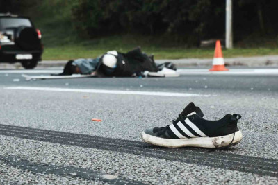 Lökbatanda gənc oğlanı avtomobil vurub