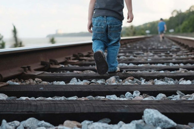 Sərnişin qatarı azyaşlı uşağı vuraraq öldürüb