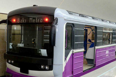 Metroda qatarda nasazlıq yaranıb
