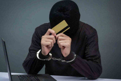 Xətaidə bank kartından 1430 AZN oğurlanıb