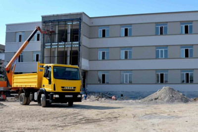 Paytaxt ərazisində yerləşən məktəblərdə və bağçalarda təmir işləri aparılır