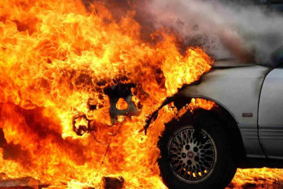 Balaxanı-Mehdiabad magistral yolunda “Kia” markalı avtomobil yanıb