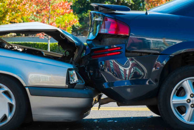 Maşın bazarında yol qəzası baş verib
