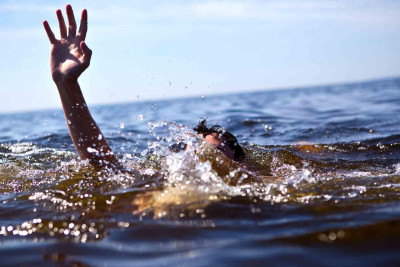 Bakıda çimərkən boğulan 2 nəfər xilas edilib