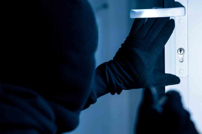 Səbaildə marketdən oğurluq etməyə cəhd edilib