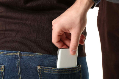 Nizami rayonunda qadının telefonu oğurlanıb