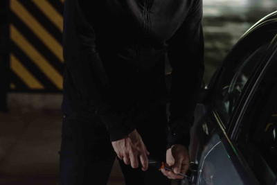 Yeni Günəşlidə avtomobil hissələri oğurlanıb