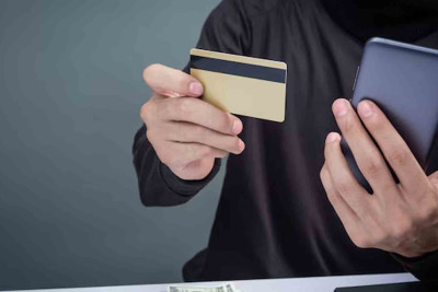 Bakıda bank kartlarından oğurluq edənlər saxlanılıblar